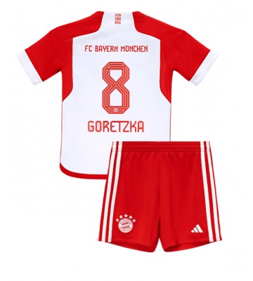 Bayern Munich Leon Goretzka #8 Primera Equipación Niños 2023-24 Manga Corta (+ Pantalones cortos)